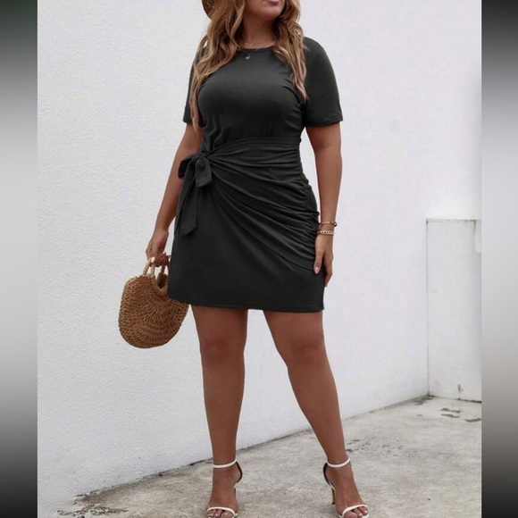 Plus size black tie front warp fitted dress - Picture 5 of 5